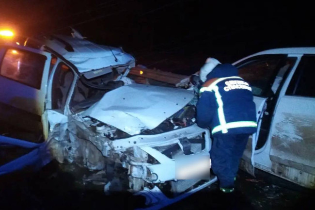 Два человека погибли и шесть пострадали в ДТП в Ершовском районе с участием Lada и Hyundai