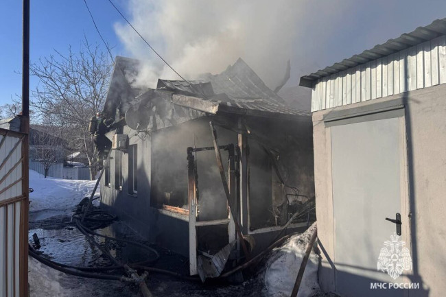 Пожар в частном доме в Саратове: пострадал 60-летний мужчина