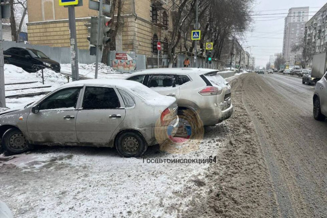 ДТП в Саратове: пенсионерка пострадала в результате столкновения автомобилей