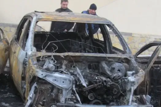 В Вольске сгорел автомобиль, хозяин которого пропал на СВО