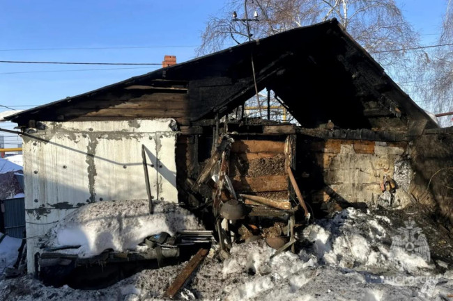 Пожар в частном доме в Волжском районе Саратова уничтожил 90 кв. м