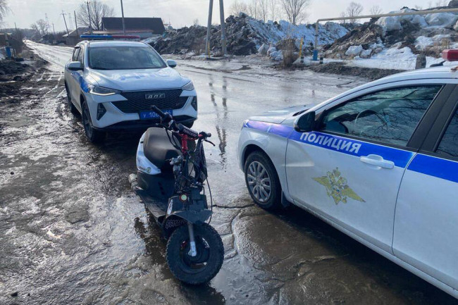 В Балаково подросток без прав задержан за управление мопедом