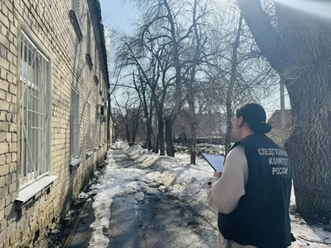 В Саратове подросток пострадал от снега, упавшего с крыши дома