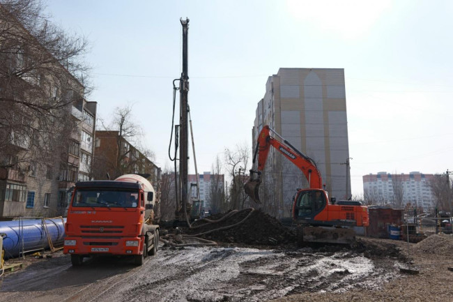 Модернизация коллектора на улице Менделеева в Энгельсе продолжается
