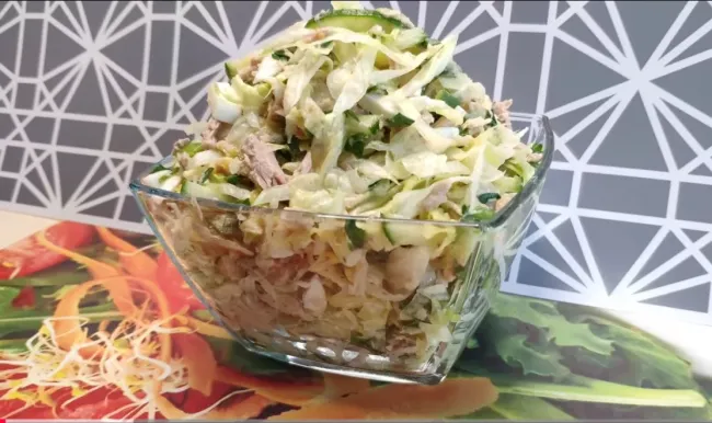 Салат с пекинской капустой и орехами: быстрое и сытное блюдо для ужина