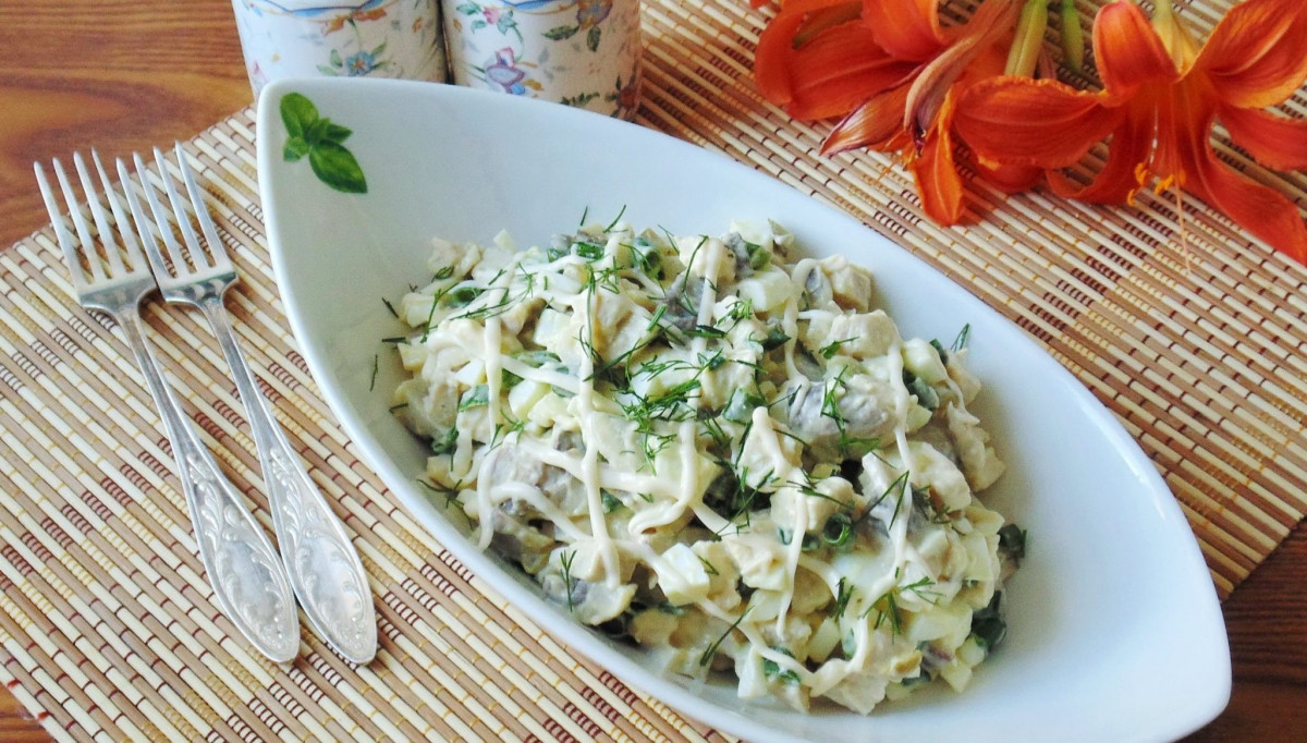 Салат «Анастасия» за 5 минут: свежий и вкусный без варки овощей