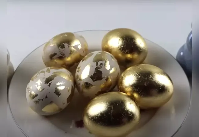 Как покрасить яйца в золотистый цвет: простой способ для праздничного стола