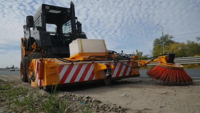 В Саратове разработали навесную дорожную щетку для уборки городских территорий