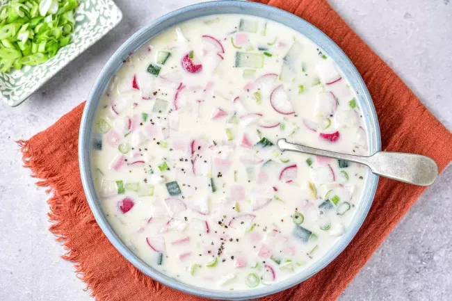 Окрошка на сыворотке: освежающий вкус без лимонной кислоты