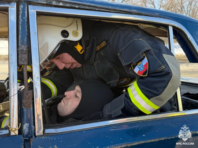 Экстренные службы Саратова провели тренировку по ликвидации последствий ДТП