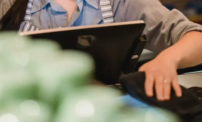 Отказ от чеков в магазинах: как это влияет на ваши покупки и что делать?