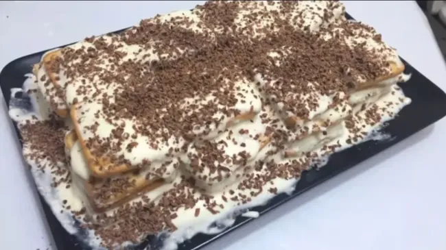 Торт без выпечки за 10 минут: простой и вкусный десерт из творога и печенья