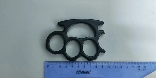 В Кировском районном суде Саратова у посетителя нашли кастет