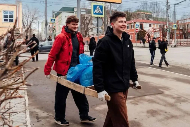 Субботник в Саратове: более 3&thinsp;000 человек очищают 63 территории города