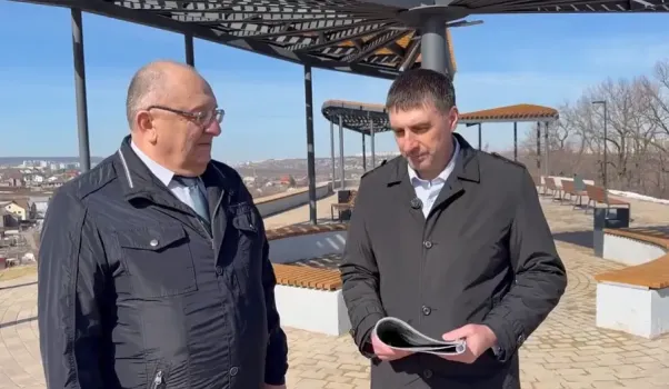 Молчанов проверил состояние парков в Саратове после зимы