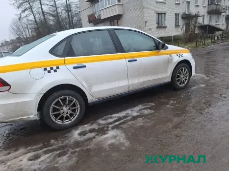 В Татищево пассажир такси угрожал водителю убийством после спора о цене поездки