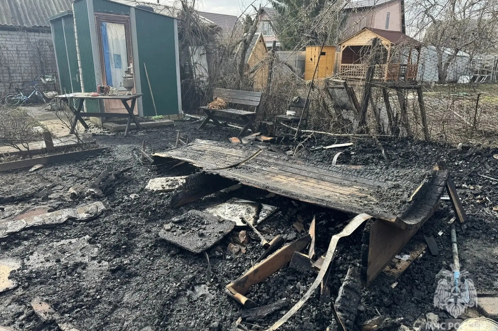 В Заводском районе Саратова мужчина пострадал при пожаре в бане-бочке