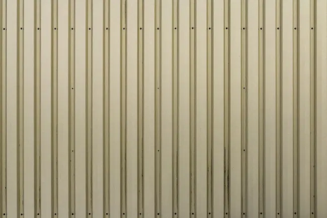 Как правильно резать профнастил без повреждений: советы по выбору инструментов