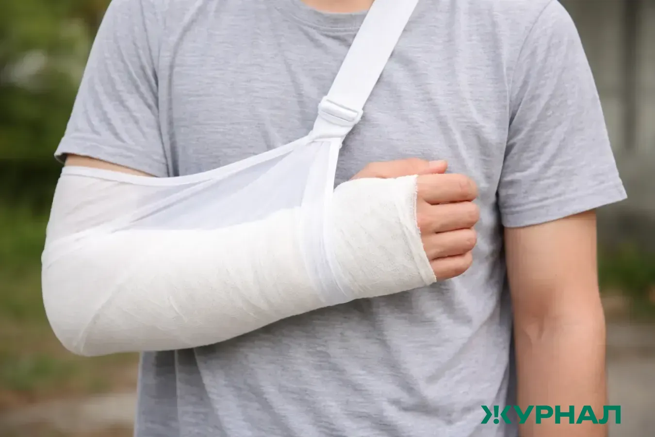 Четверо мужчин с травмами после падений с лестниц поступили в больницу Балакова