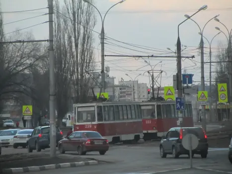 В Саратове трамваи 9д и 10 остановлены из-за ДТП на Слонова и Астраханской