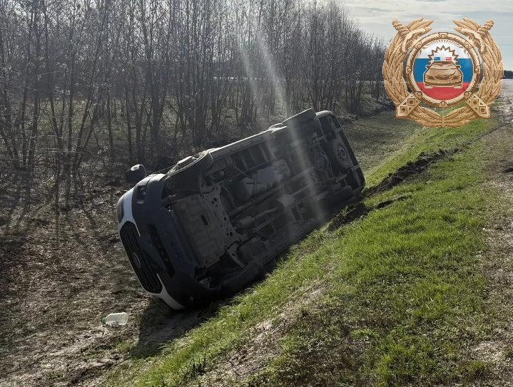 В Балашовском районе перевернулся Ford Transit, пострадала пассажирка