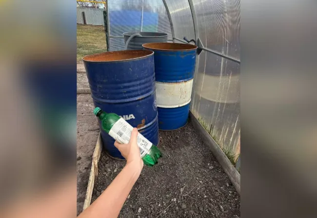 Простой держатель для шланга из бутылки: как избежать неприятностей при поливе