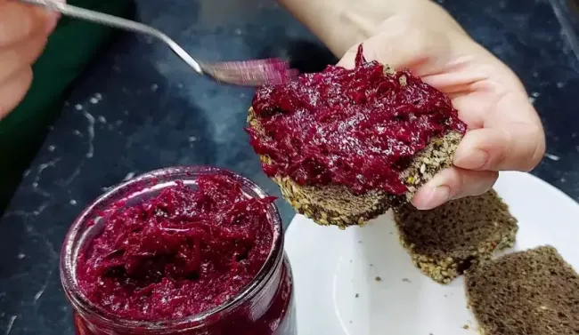 Икра из свеклы по рецепту из &laquo;Работницы&raquo; &mdash; простая закуска с ностальгией