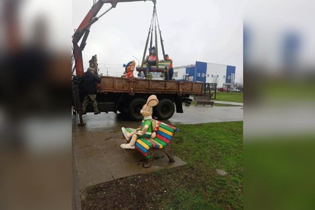 В Волжском районе Саратова демонтируют фигуры героев мультфильмов в сквере &laquo;Детство&raquo;