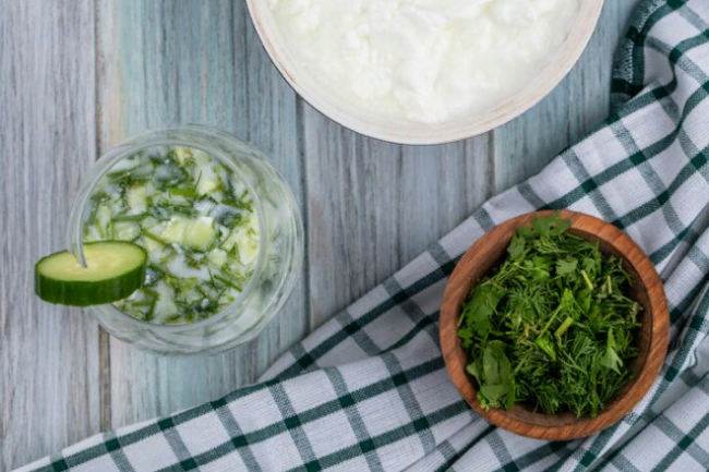 Салат &laquo;Весенний Фреш&raquo;: готовим за 10 минут из простых ингредиентов для легкого обеда