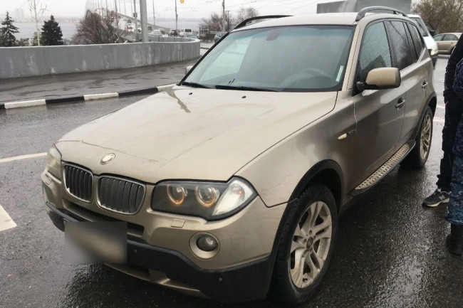 Житель Энгельса рискует потерять BMW X3 из-за долга по алиментам