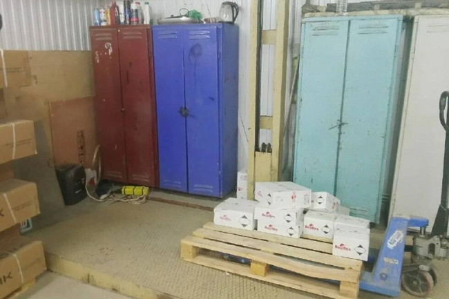 Рабочие пострадали в результате падения грузового лифта в Саратове