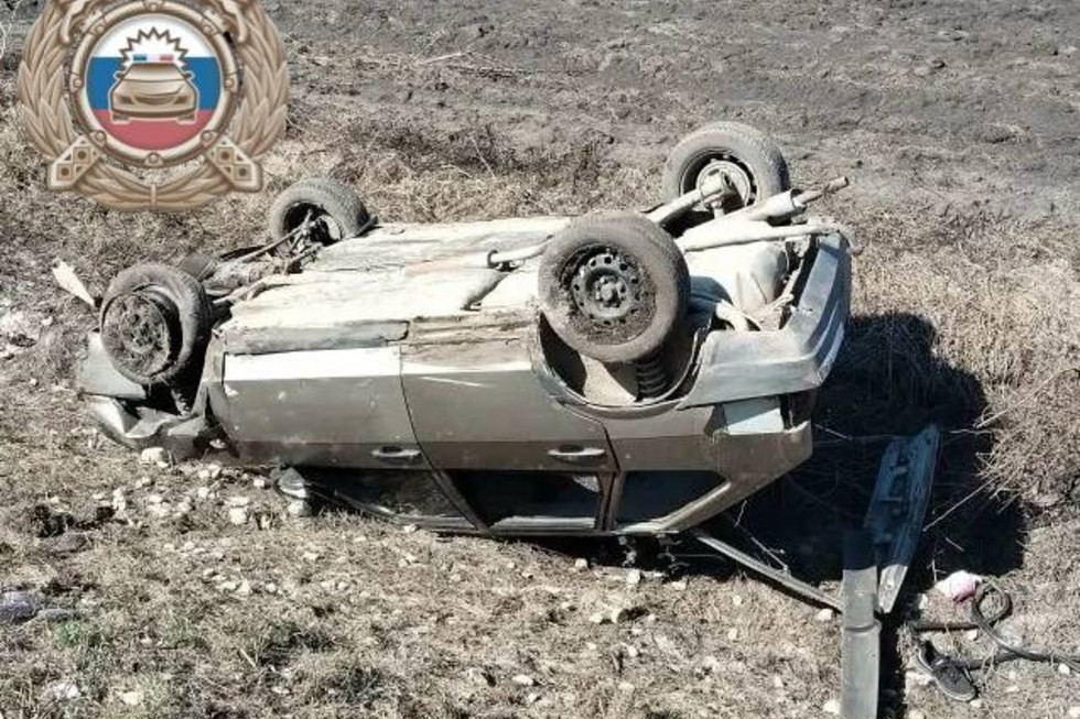 Два человека пострадали в ДТП с перевернувшимся автомобилем в Базарно-Карабулакском районе