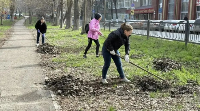 В Саратове прошел общегородской субботник
