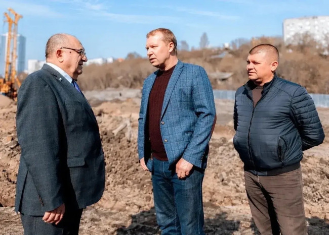 Молчанов проверил ход строительства очистных сооружений в Глебучевом овраге