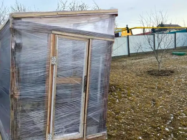 Летняя теплица из стрейч-пленки: просто, быстро и эффективно защитит ваши овощи