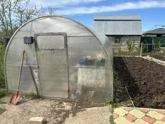 Надёжный способ крепления поликарбоната в теплице без саморезов