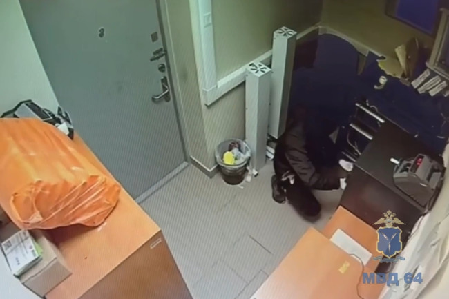 Саратовец украл 355 тысяч рублей из магазина, используя ключи жены