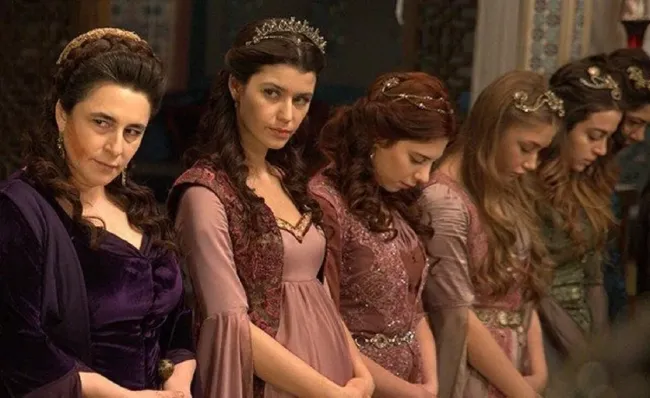 Нурбану и Сафие: как османские султанши стали эталоном красоты в Турции