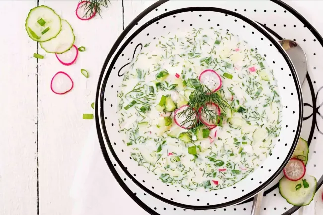 Окрошка на ряженке: новый взгляд на классический суп с нежным вкусом