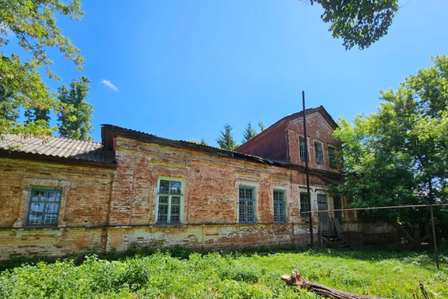 В Саратовской области готовят к продаже главный дом 200-летней усадьбы