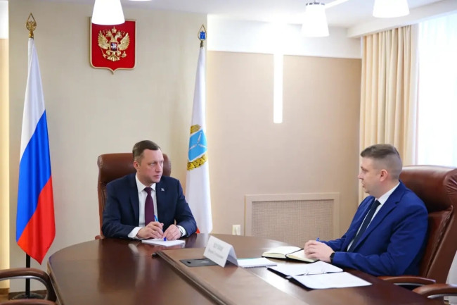 Бусаргин обсудил с Шубиным развитие дорог и медучреждений в Ершовском районе