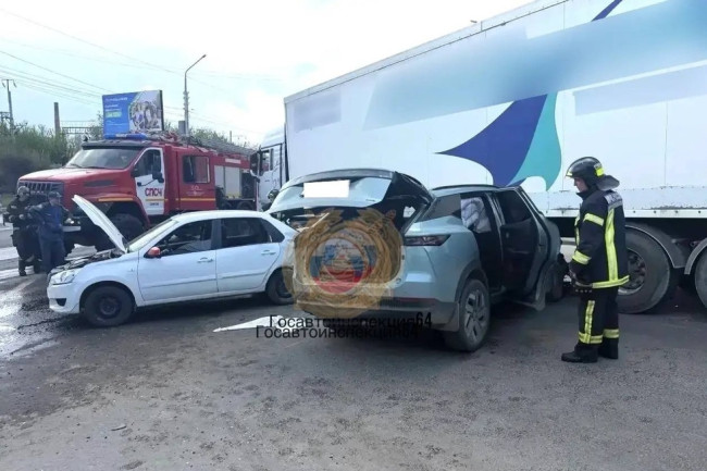 ДТП в Ленинском районе Саратова: в столкновении трех автомобилей погиб мужчина