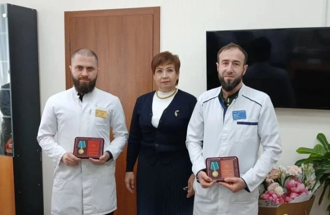 Врачи саратовской больницы получили медали &laquo;За помощь фронту&raquo;