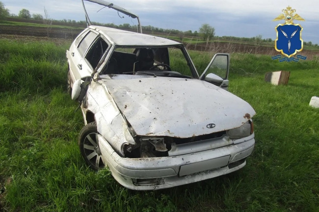 В Марксовском районе юноша угнал автомобиль пенсионерки и разбил его в ДТП