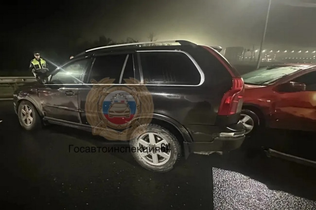Столкновение трех автомобилей на Московском шоссе в Саратове: один человек погиб