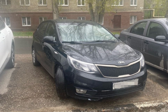 В Саратове мужчина погасил долг после ареста автомобиля приставами