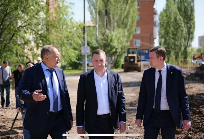 В Энгельсе началась прокладка новой ветки коллектора в обход аварийного участка на Менделеева