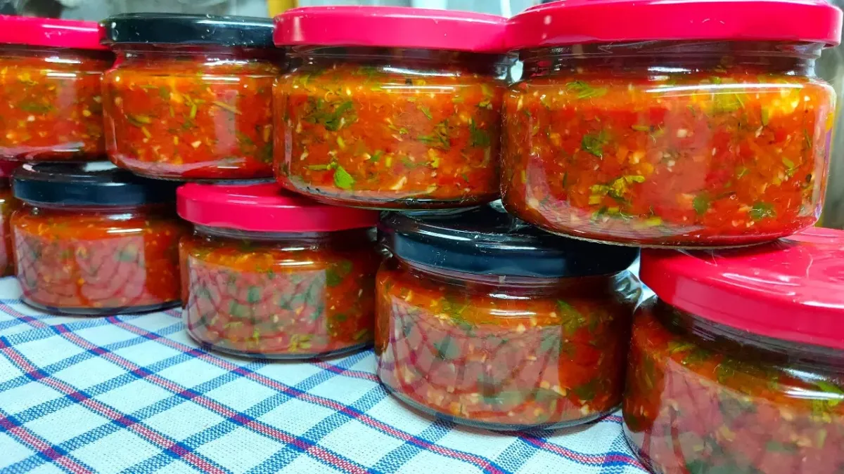 Аджика из красного перца: яркая закуска на зиму с насыщенным вкусом и пикантностью