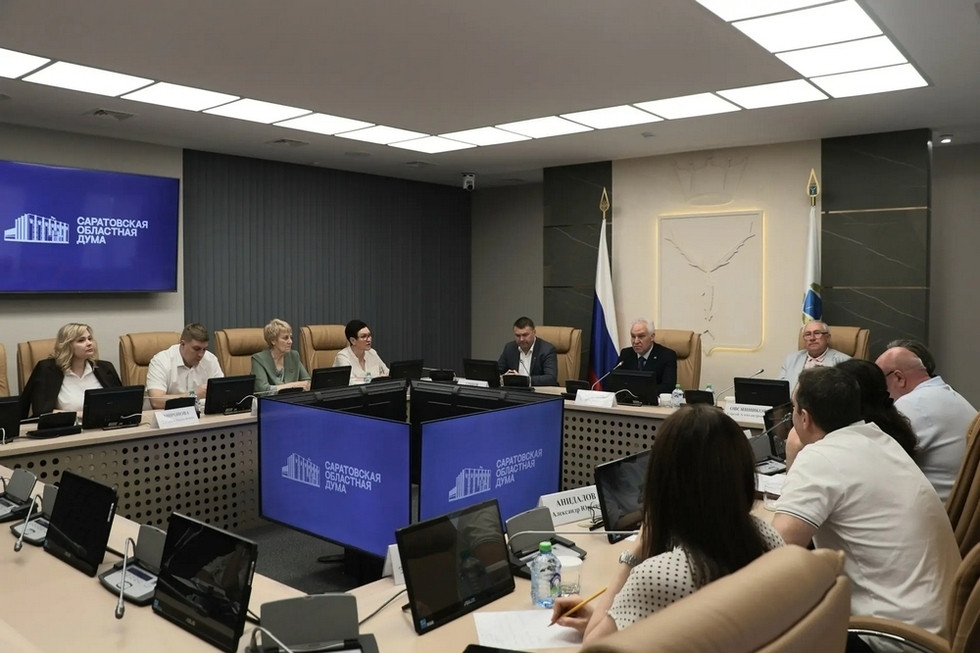 Вслед за правительством число чиновников сократят в Саратовской облдуме